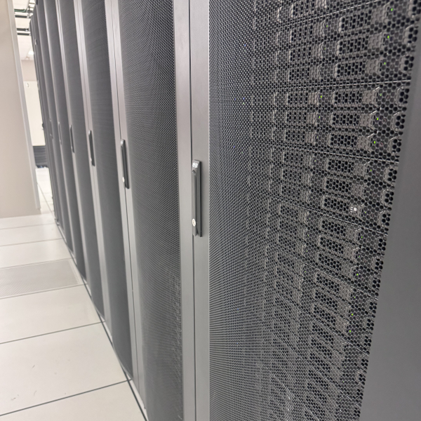 DC-3 remote hands team